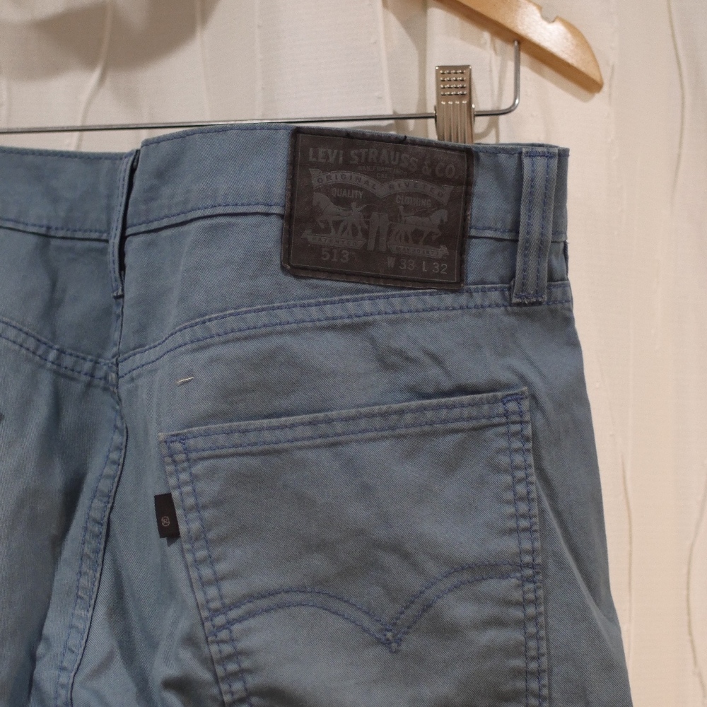 Levi Jeans (513 SLIM)